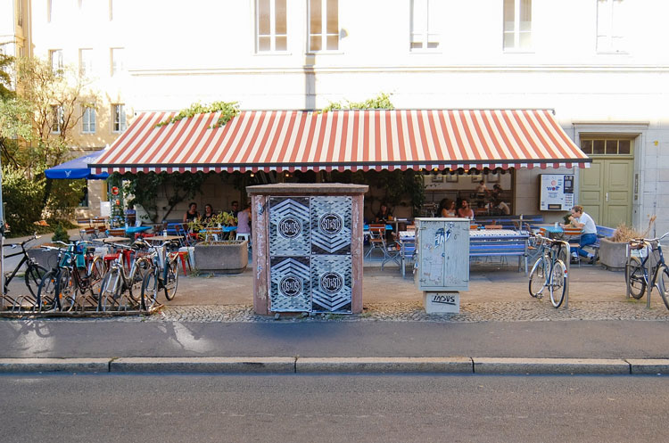 future-positive-leipzig-cafe-cantona-1